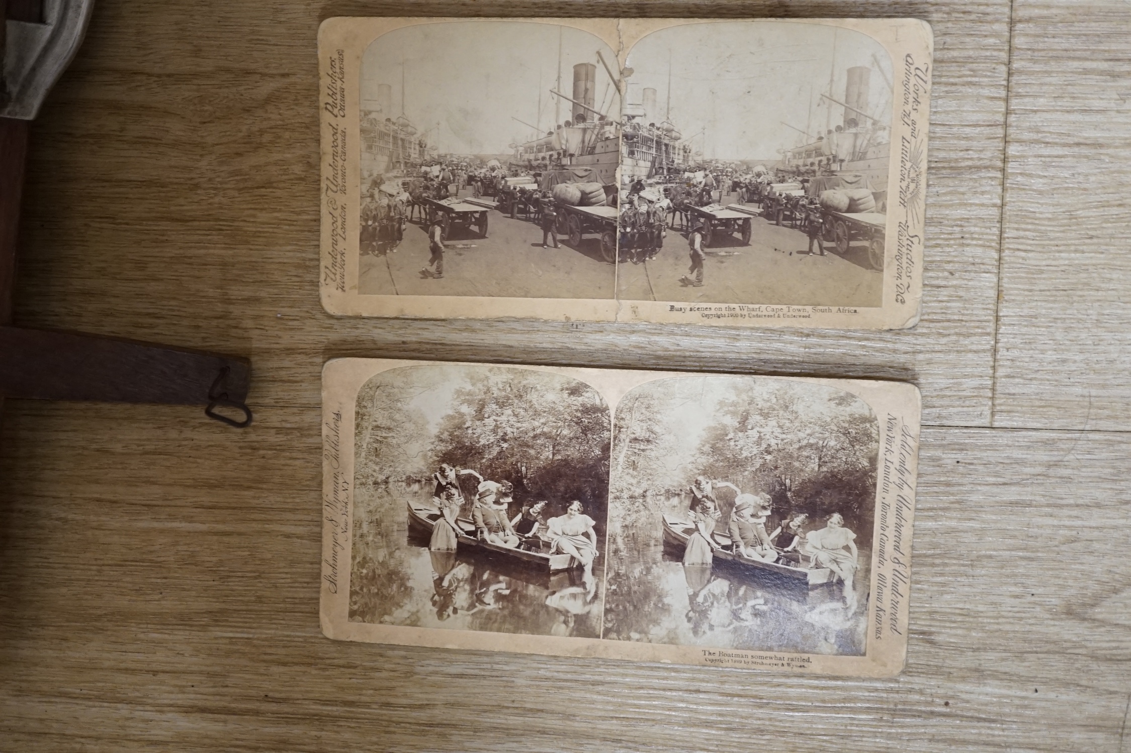 A Doug & Anita Lear stereoscope viewer and an Underwood book box of Niagra Falls cards, together with a collection of loose cards. Condition - fair